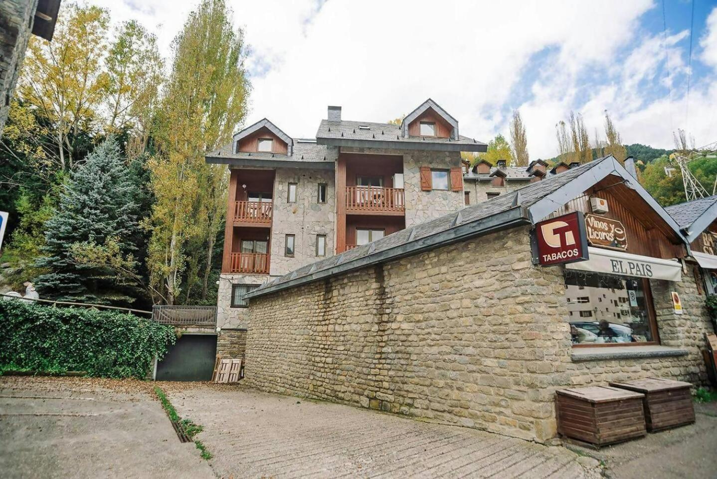 La Casita Del Arbol Sallent de Gállego Exterior foto