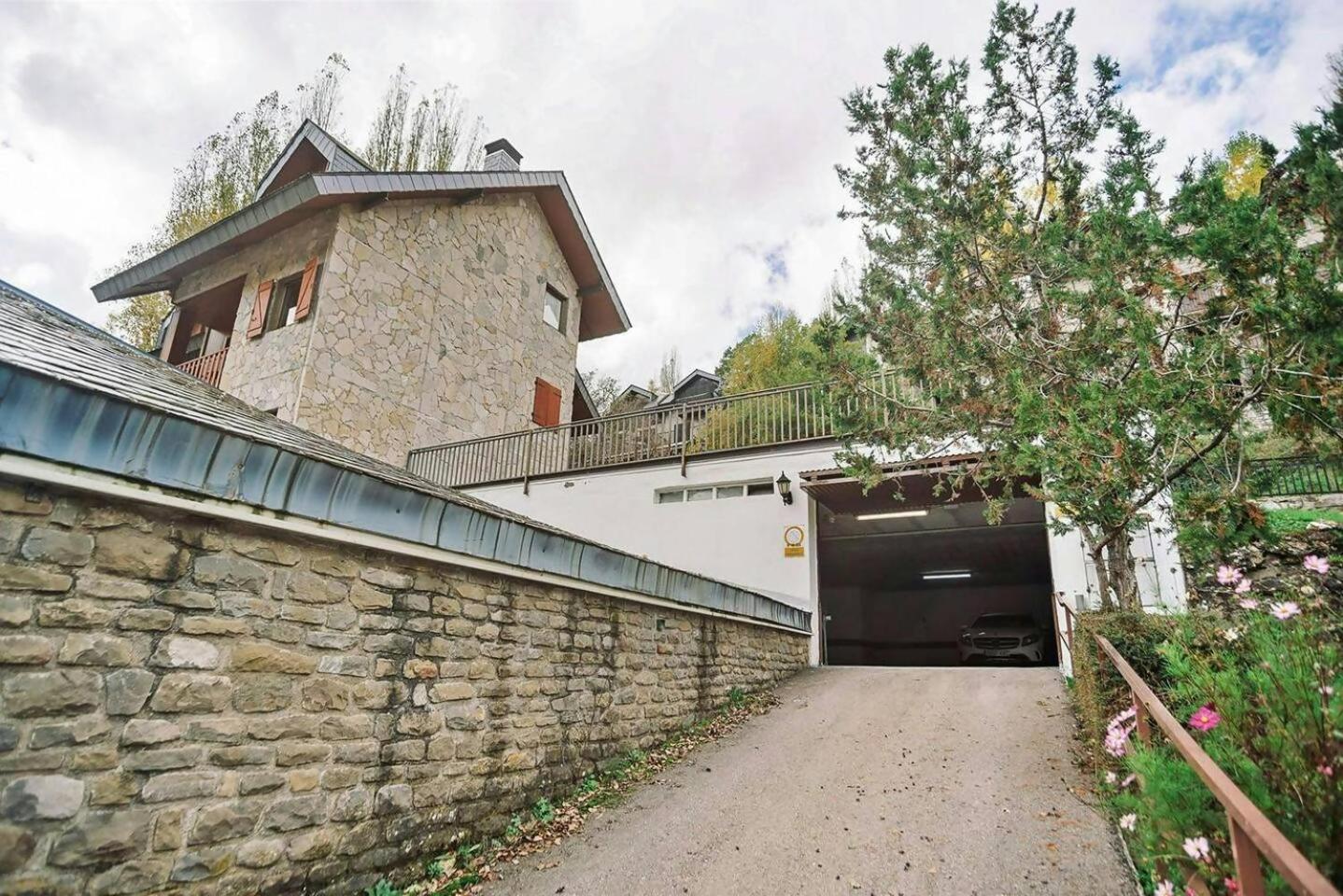 La Casita Del Arbol Sallent de Gállego Exterior foto
